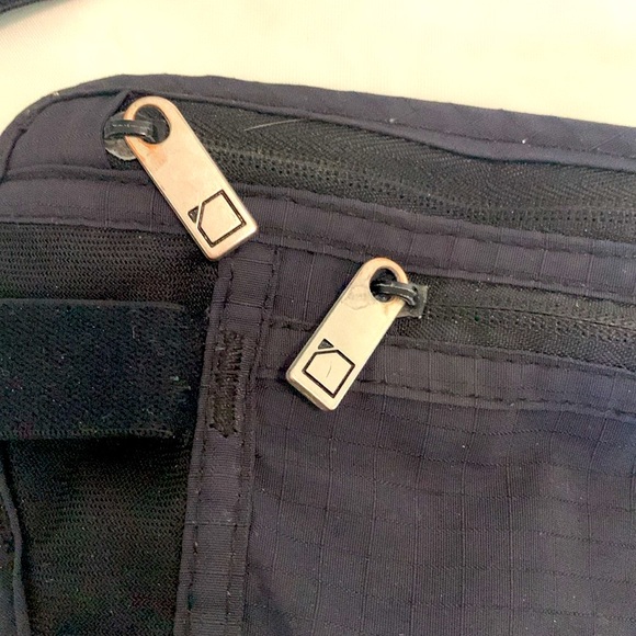 Lewis N Clark Slim Stealth Waist Bag - Picture 5 of 11